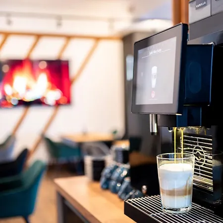Hotel Bergheim מלון 3*