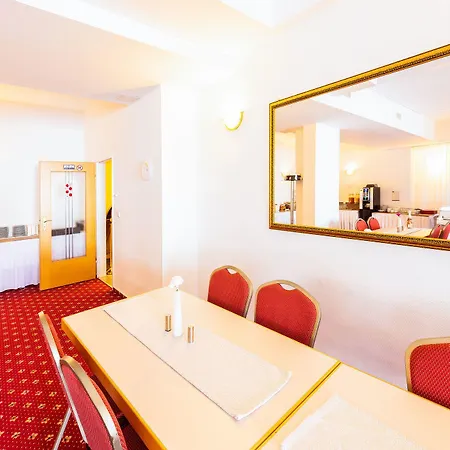 Hotel Bergheim Otel 3*