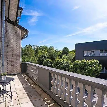 Hotel Bergheim מלון 3*