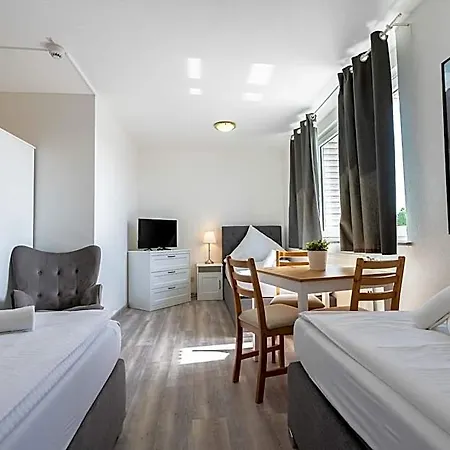 Hotel Bergheim מלון 3*